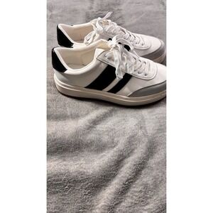 Madden Girl White Black Stripe Lace Up Sneakers Women's Size 10M